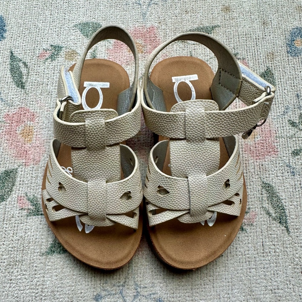 Bebe Girls - Adorable Strappy Sandals - NWOT, Never worn!